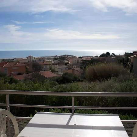 Ulvf Les Romarins Hotel apartamentowy 3*